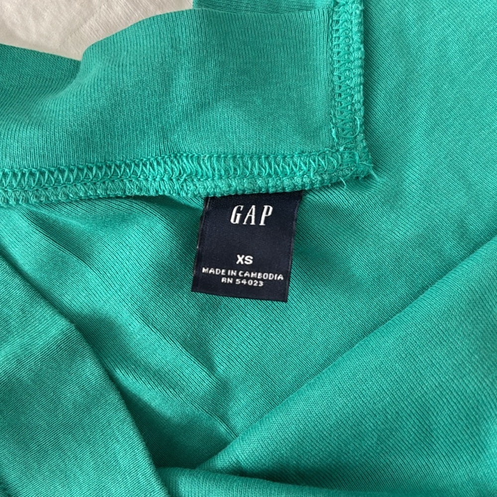 Gap Top - Picture 3 of 3